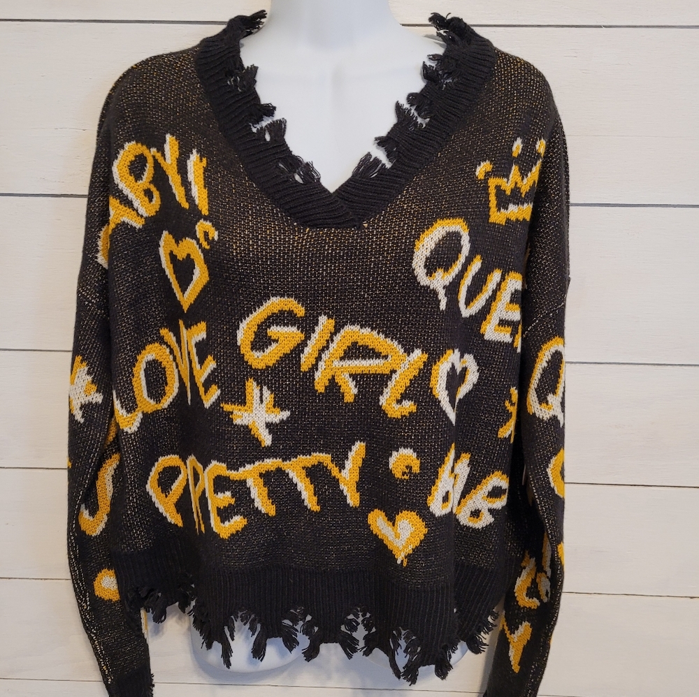 Full circle Trends printed distressed sweater juniors size x-large